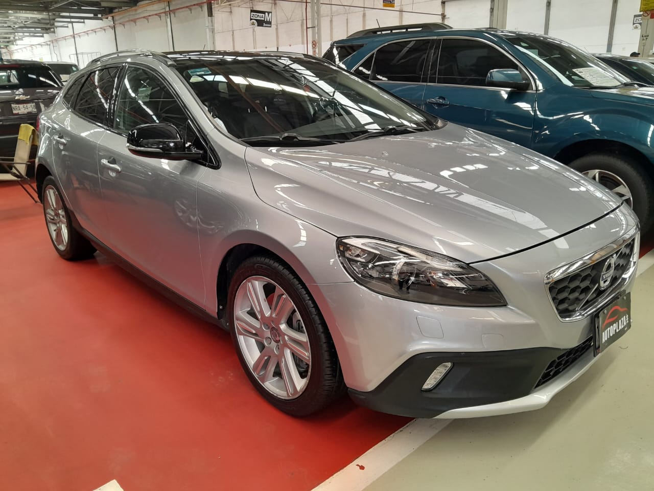 Volvo V40 Evolution 2014
